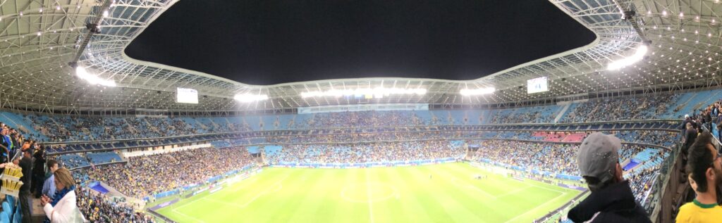 Panorama da Arena do Grêmio em Porto Alegre, estádio símbolo do futebol gaúcho